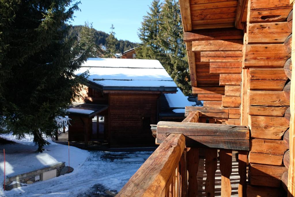 Chalet Madame Vacances Chalet Elliot Est 17 Route du Plan du Saz 73120 La Perrière