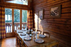 Chalet Madame Vacances Chalet Elliot Est 17 Route du Plan du Saz 73120 La Perrière Rhône-Alpes