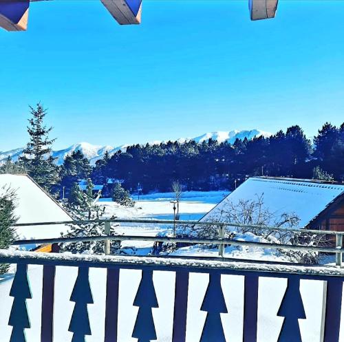 Maison de bois finlandaise au pied des pistes
