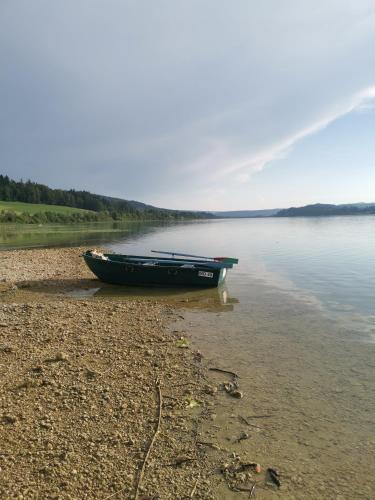 Maison de campagne. Accès direct au lac.