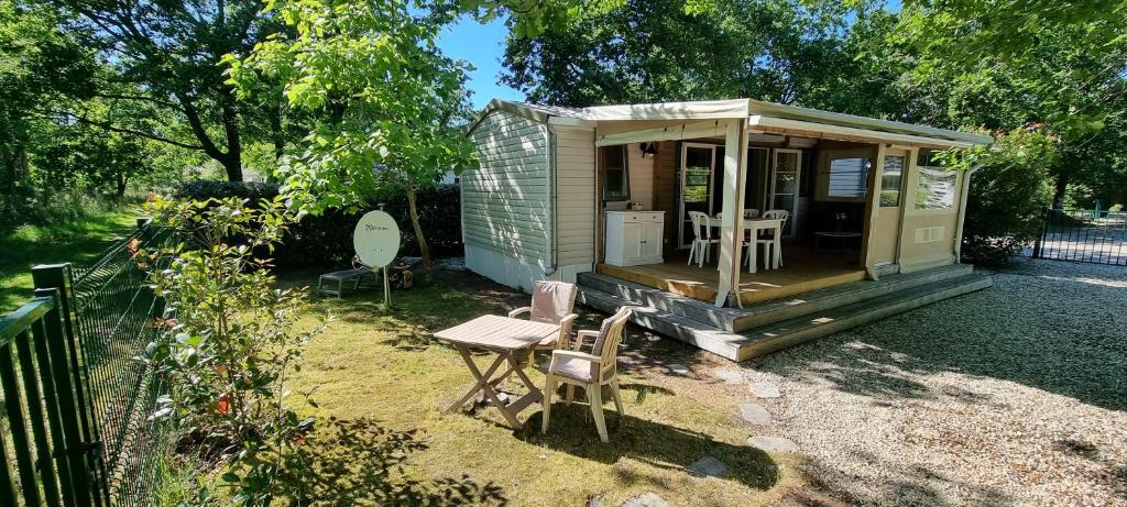 Chalet Mobile home avec terrasse et piscine. Loc Bieil 33990 Hourtin