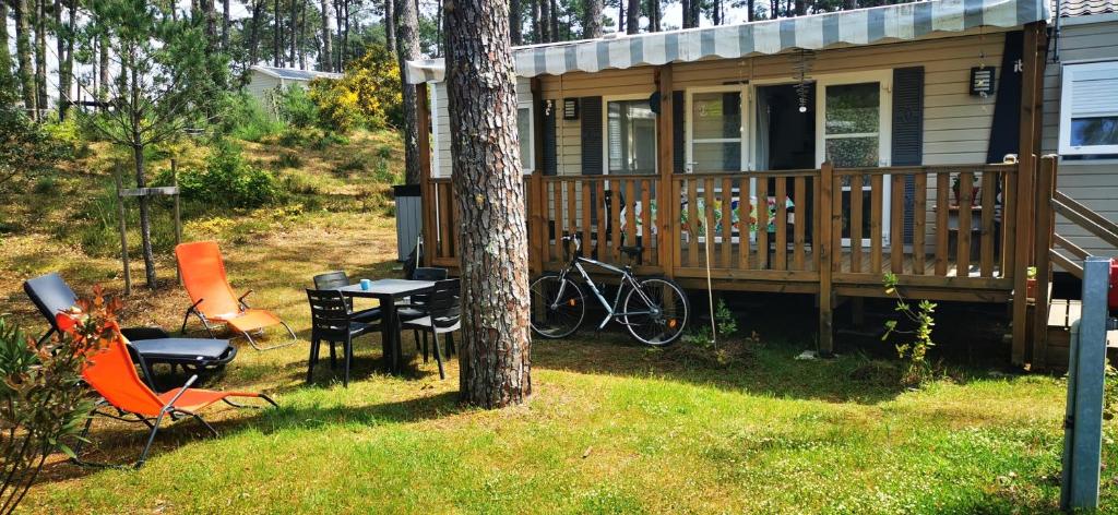 Chalet Mobilhome route de contis 40170 Saint-Julien-en-Born