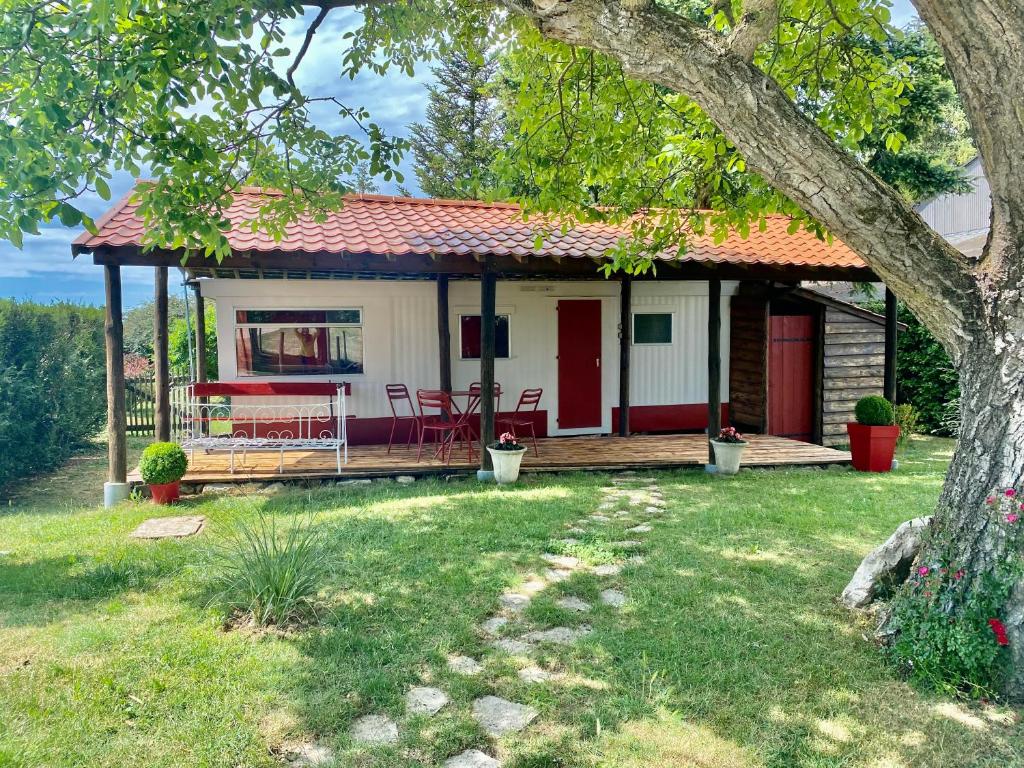 Chalet Mobilhome sous chalet en bois au calme à la ferme 12 Lavau 41370 Josnes