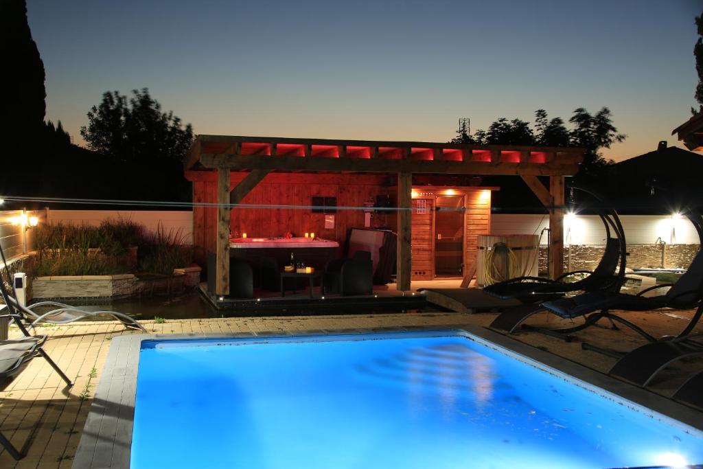 Chalets Chalet Mont Ventoux et Chalet VIP 380 Route de Travaillan, 84850 Camaret-sur-Aigues