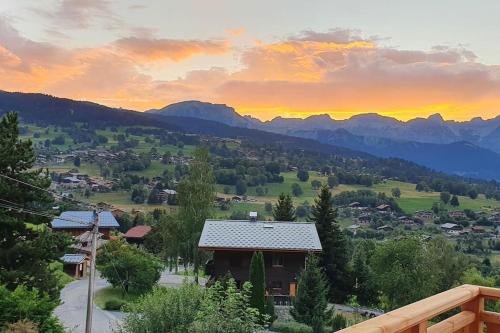 Chalet neuf 8 pers à 800 m télécabine Princesse Megeve Combloux france