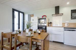 Chalet Nice chalet with garden near the beach in Labenne - Welkeys 34 village chalet du Boudigau 40530 Labenne Aquitaine