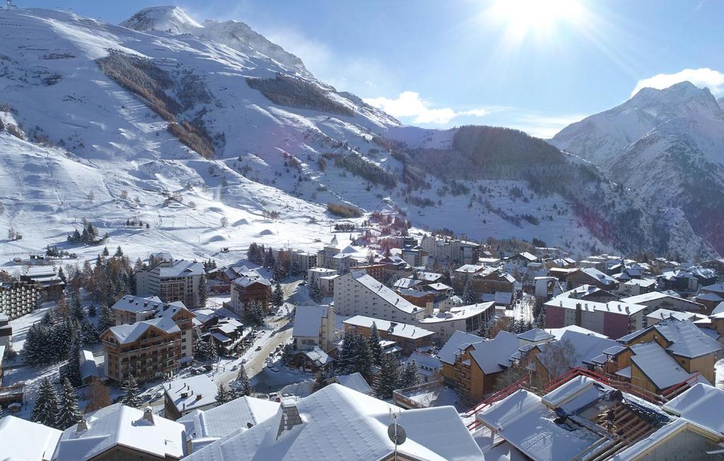 Odalys Chalet Chambertin Lodge Rue Desterres de Venosc, 38860 Les Deux Alpes