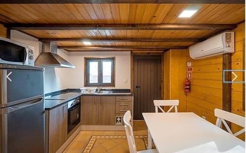 One bedroom chalet with shared pool furnished balcony and wifi at Branca Albergaria a Velha