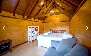 One bedroom chalet with shared pool furnished balcony and wifi at Branca Albergaria a Velha