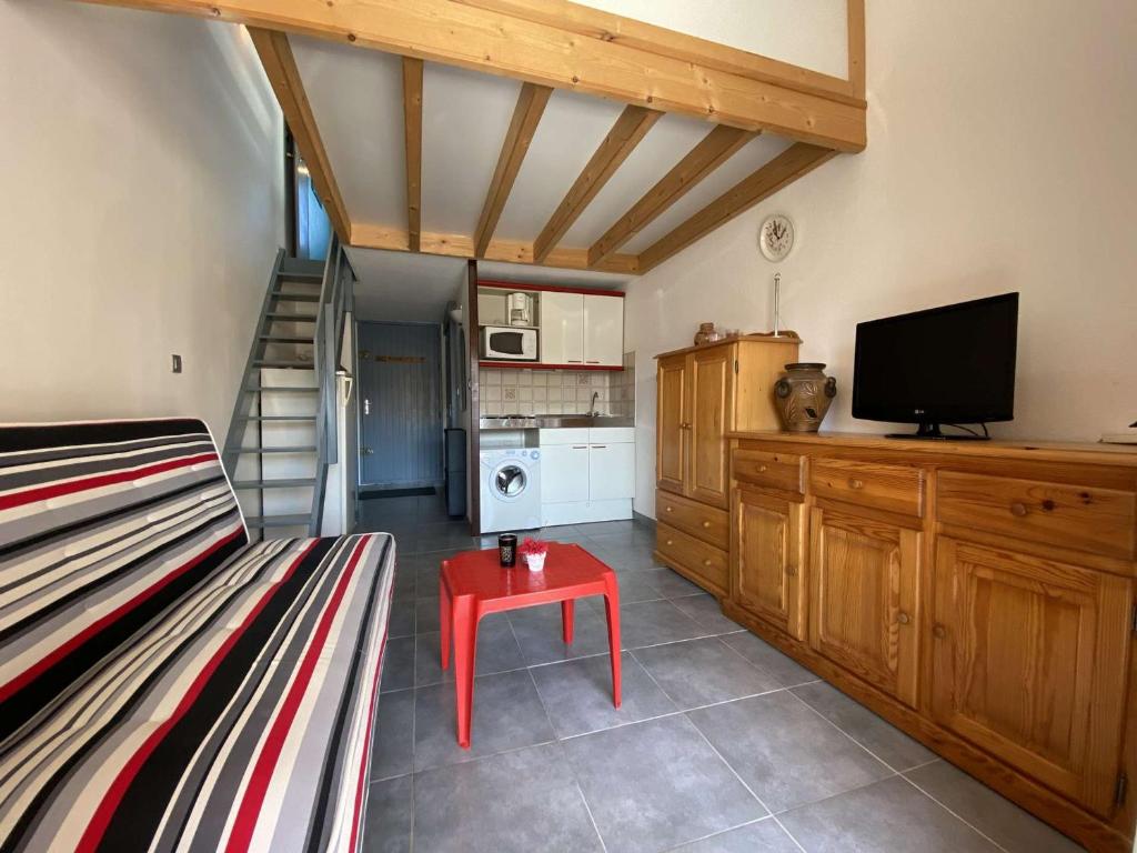Peaceful Chalet in Beaulieu with Whirlpool and Terrace