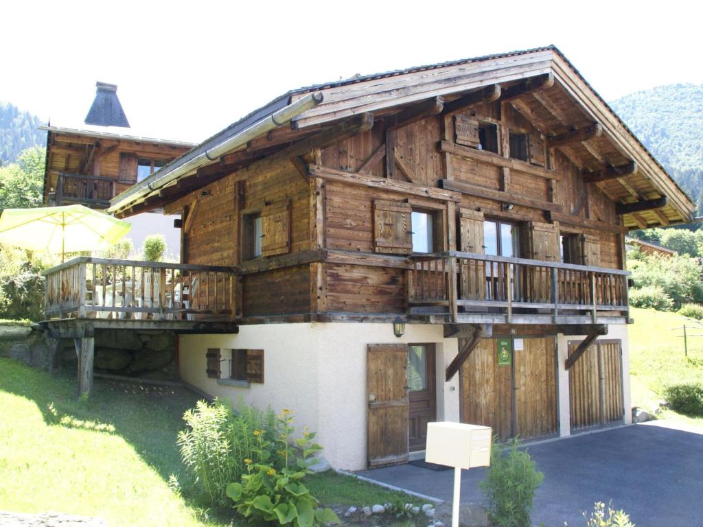 Chalet Peaceful Chalet in Les Houches with Mountain Views  74310 Les Houches