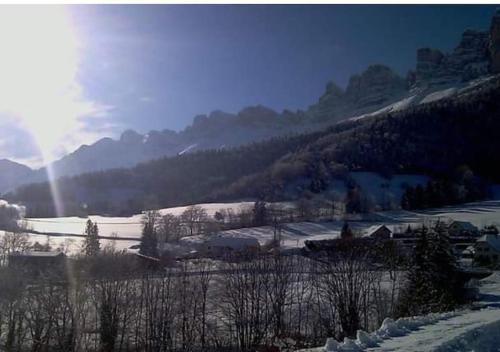 petit chalet au pied des deux sœurs