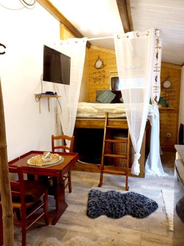 petit chalet port de saint goustan