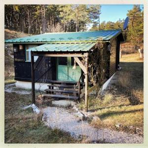 Chalet Petit chalet pour amoureux de la nature au « Domaine de Tara » Domaine de Tara 7481 Route de Thorenc 06620 Gréolières Provence-Alpes-Côte d\'Azur