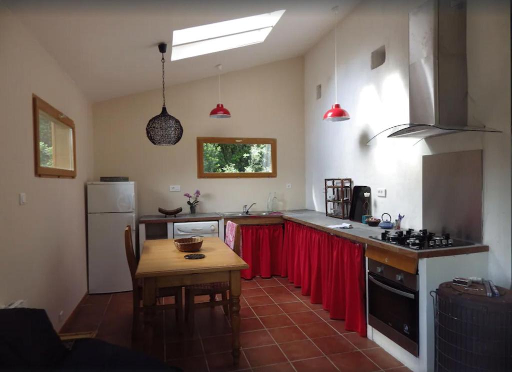 Chalet petite maison dans les pins route d'Anghione 20221 Cervione