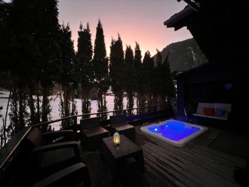 Pretty little chalet with terrace and jacuzzi