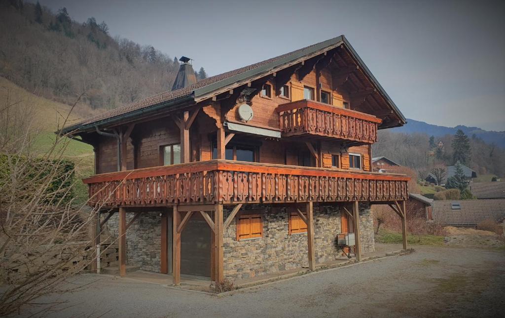 Chalet Ravissant chalet en madrier 21 impasse des sources 73400 Marthod