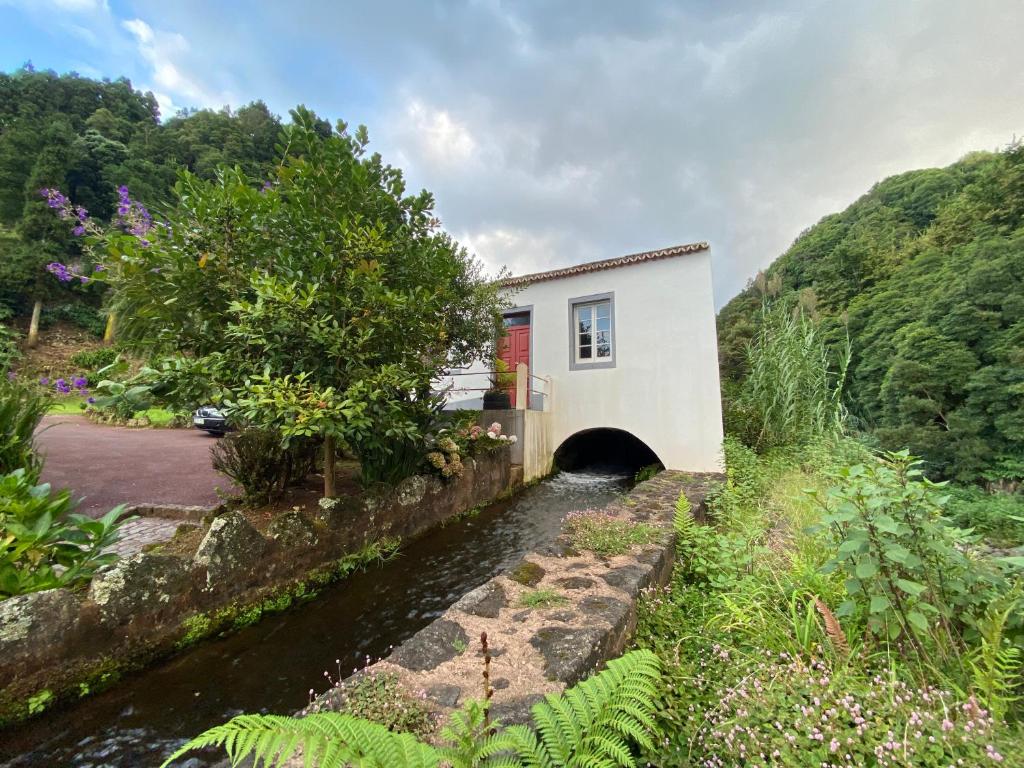 Ribeira do Guilherme - Watermill house Botanic Garden Parque Botânico Ribeira do Guilherme, 9630-141 Nordeste