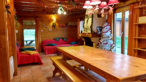 Chalet Chalet Rimbaud avec Belle Vue, Spacieux, Confort, Calme près Gerardmer, WIFI 83 Chemin du Blanc Ruxel au Page Xonrupt-Longemer