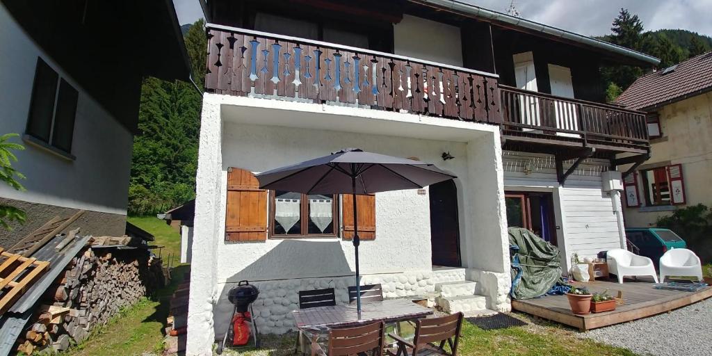 Chalet Chalet rustique pour 4 proche du LAC des Gaillands 1388 route des Gaillands, 74400 Chamonix-Mont-Blanc