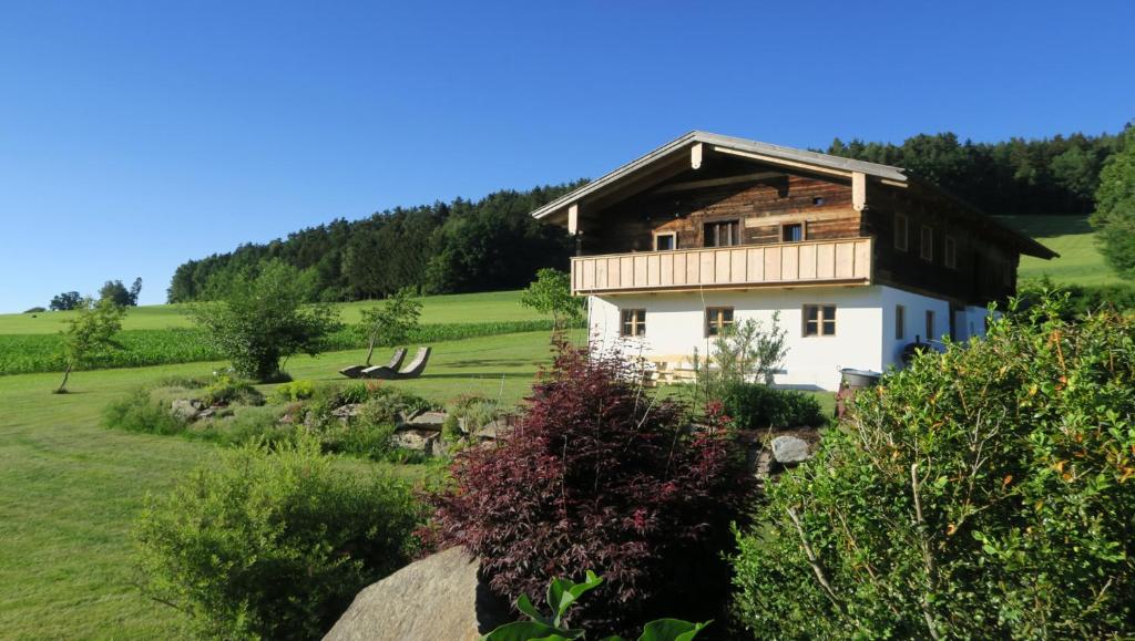 Maison de vacances Chalet Schmuckkastal BAYW100 Kirchaitnach 15, 94262 Kollnburg