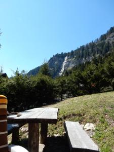 Spacious comfortable chalet close to the ski lifts for 8 persons