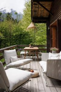 Spacious, contemporary 5Br Chalet with glacial views