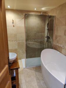 Spacious Ski Chalet In Traditional French Village, sleeps 8-10, Four Star with fibre broadband