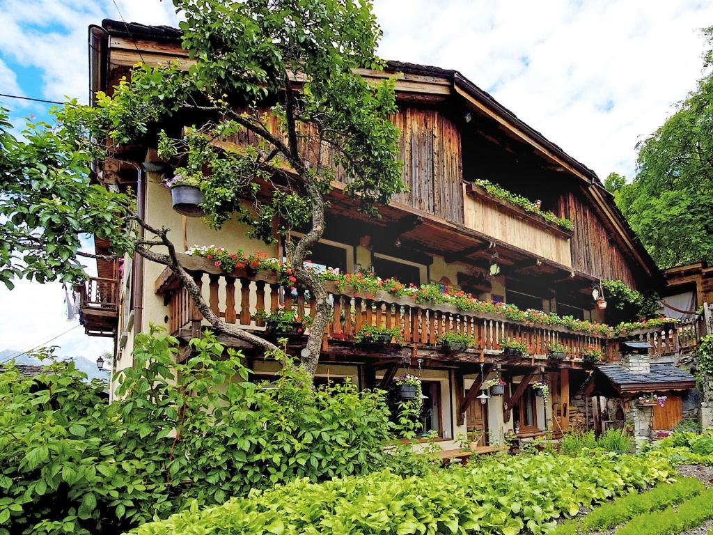 Chalet Superb Savoyard traditional chalet located 500 m from the slopes  73210 Peisey-Nancroix