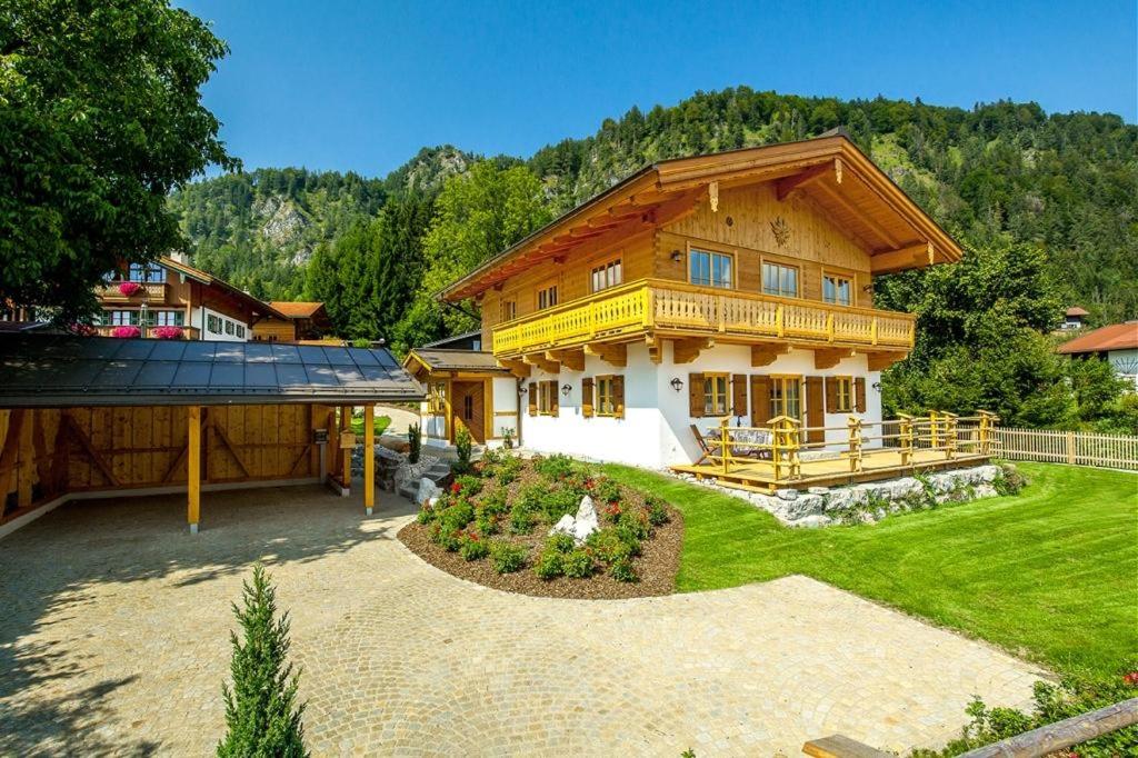 Maison de vacances Chalet unter weiß-blauem Himmel Ahornstraße 26, 83242 Reit im Winkl