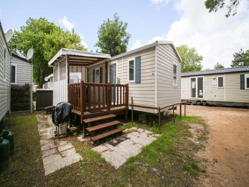 Urbane Holiday Home in Saint Jean de Monts with Jacuzzi