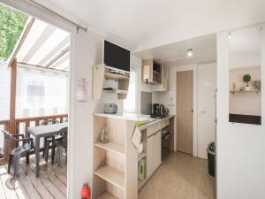 Urbane Holiday Home in Saint Jean de Monts with Jacuzzi