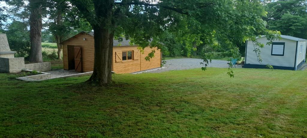 Vacances a la campagne mobil home tout confort , chalet avec barbecue, 31 La Rue principale les chapelles, 53250 Javron-Les-Chapelles