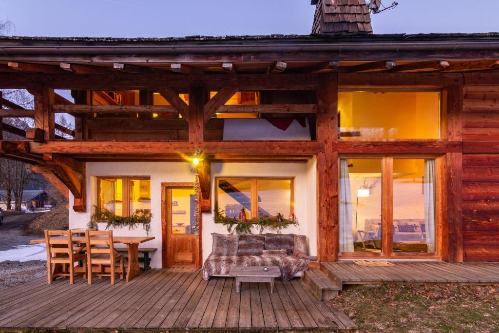 Chalet Warm & Cosy 3BR Chalet w/ Fireplace in Nature 412 Route de Taconnaz 74310 Les Houches