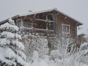 Chalet Zénitude: Superbe chalet baigné de soleil 20 Rue des Campilles 66120 Font-Romeu-Odeillo-Via Languedoc-Roussillon