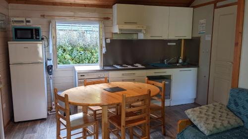 2 chalets avec grande terrasse couverte et 2 piscines
