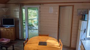 2 chalets avec grande terrasse couverte et 2 piscines