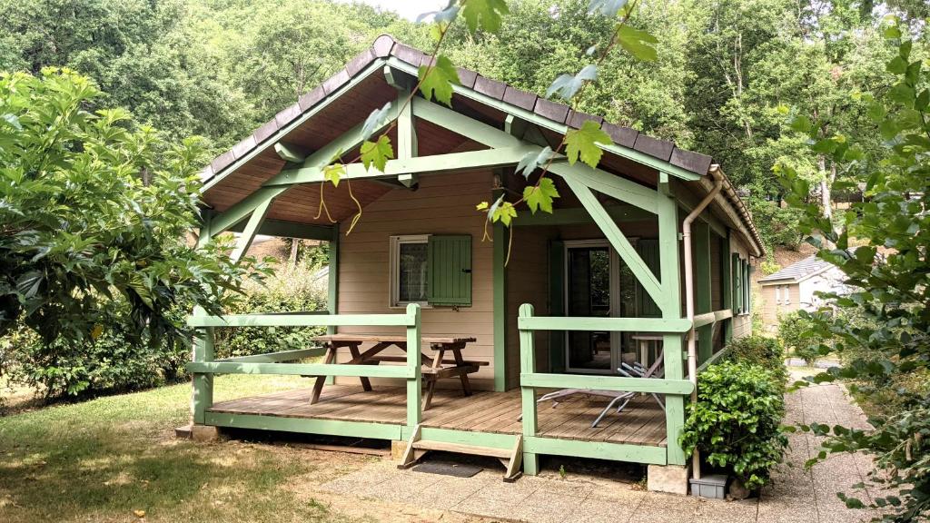 Chalets 2 chalets avec grande terrasse couverte et 2 piscines les hameaux du perrier 19600 Le Mas