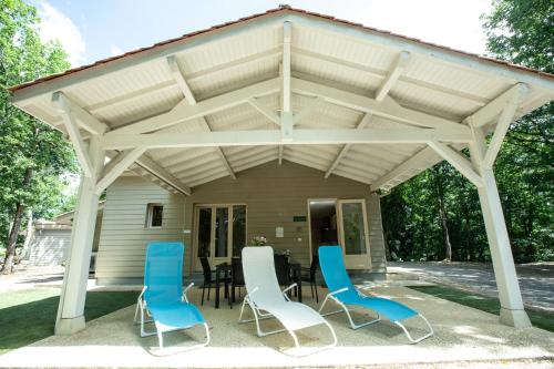 Chalet BIRON - Piscine & Tennis - Gîtes de Poubille