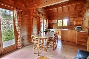 CHALET-MORZINE-6 a 18 PERSONNES-SAUNA -PROCHE NAVETTE et BOULANGERIE-MANUPA CLEVIE