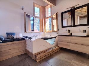 Chalet Opaline