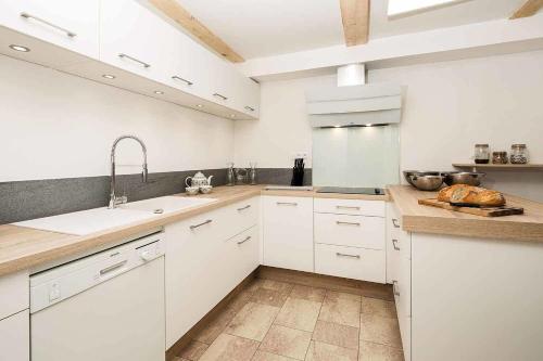 CHALET PELE - Alpes Travel - Central Chamonix - Sleeps 11