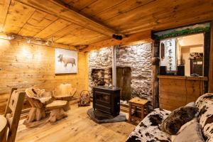 CHALET PELE - Alpes Travel - Central Chamonix - Sleeps 11