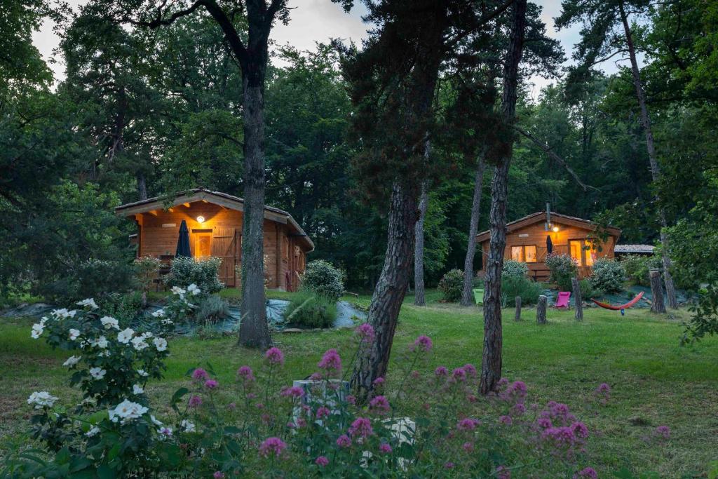 Chalets Chalets du Bois de Vache Quartier Saint André, 26460 Le Poët-Célard