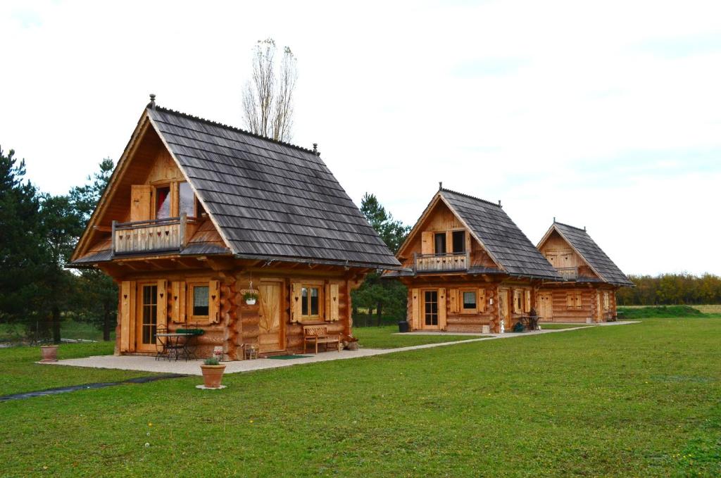 Chalets La Clé Des Champs Hinder Der Leh Chemin Du Lehweg 68127 Biltzheim