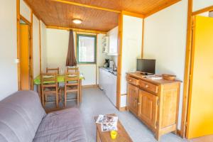 Chalets Les Chalets de Booz Lieu-dit Booz 48500 Saint-Germain-du-Teil Languedoc-Roussillon