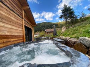 Chalets Les Chalets Perce Neige & Jacuzzi privatif, proximité Gerardmer & La Bresse 7 Chemin des Ponts 88120 Rochesson Lorraine