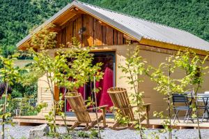 Chalets Les Petits Ecrins - Chalets avec spas privatifs Lieu-dit Berne 05800 Aspres-lès-Corps Rhône-Alpes