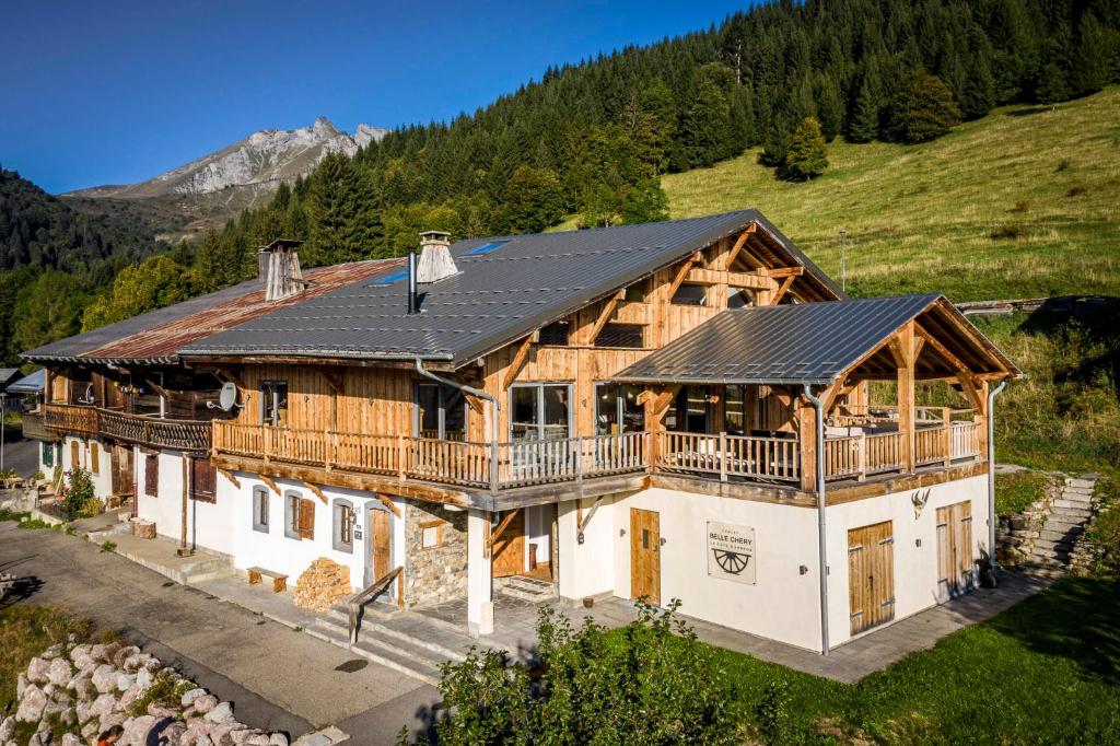 Chalets Luxury Chalet, stunning views with hot tub & sauna 1030 Route du Col 74110 La Côte dʼArbroz