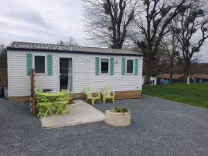 Chalets Puy Rond Camping Allée du Puy Rond 79300 Bressuire Deux-Sèvres